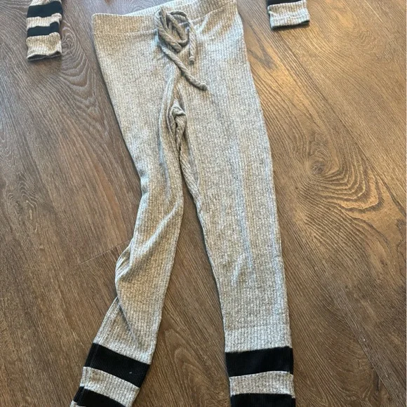 Set - Picture 2 of 3